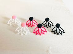 Spring in NYC is like 2 steps forward, 3 steps back... time to blossom on your own terms. 🌷🌷🌷 [Love Me, Love Me Not 3D Printed Earrings; $10 on rplusddesigns.com] 🌷🌷🌷 #frontbackearrings #bloom #flowerearrings #springisblooming #3dprintedearrings #kitschplease #rplusd Earrings 3d Print, 3d Printed Accessories, 3d Printer Jewelry, 3d Earrings, Printed Earrings, 3d Printed Earrings, Diy Key, Diy Leather Earrings, 3d Printing Art