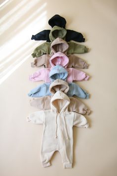 Our best selling jumpsuit will be such a staple in your little ones closet. Hood sweater jumpsuit with zipper closure Lined with fleece 100% cotton TRUE TO SIZE, IF YOU PREFER A LOOSE/ OVERSIZED SIZE UP ONE SIZE Baby Fall Fashion, Neutral Clothes, Hoodie Jumpsuit, Gender Neutral Clothes, Clothes Fall, Neutral Baby Clothes, Fashion Institute, Sweater Jumpsuit, Busy Parents