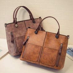 Designer Leather Bags, Bags Casual, Casual Tote Bag, Pocket Handbag, Vintage Lady, Handbags Casual, Leather Bag Women, Casual Tote, Pocket Bag