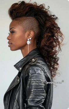 Mohawk Haircut For Women, Long Hair Mohawk, 4b Curls, Girl Mohawk, Mohawk Haircut, Haircut For Women, Κούρεμα Bob