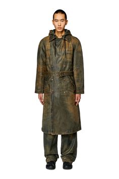 Parte della capsule Lunar New Year of the Dragon, questo trench coat è realizzato in denim stonewashed dalla texture soffice e vellutata. Lo speciale effetto vissuto è il risultato di un trattamento laser e di un coating stampato nei toni del marrone con effetto dirty. La silhouette ibrida è completata da cappuccio e fodera staccabili e dall'etichetta "Special Edition Lunar New Year" sul retro del collo.-Lunar New Year of the Dragon;Chiusura doppiopetto con bottoni in metallo e cintura coordinat Purchase Contract, Diesel Denim, Crm System, Year Of The Dragon, Lunar New Year, Lunar New, The Dragon, Store Fronts, Official Store