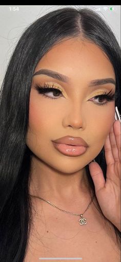 Alondra Dessy Makeup, Makeup Ideas Glam Eyes, Soft Matte Glam Makeup, Soft Birthday Glam, Sculpted Makeup Look, Makeup Looks For Dinner, Birthday Makeup Asian, Makeup Looks Birthday Glam, Soft Glam Makeup Looks For Brown Eyes