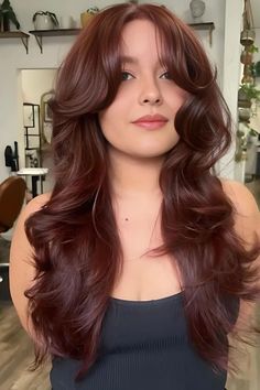 Burgundy Long Layered Wavy Hair Red Hair With Bangs And Layers, Brown Hair With Face Framing, Burgandy Hair Color, Curtain Bangs With Wavy Hair, Face Framing Layers Wavy Hair, Bangs With Wavy Hair, Smaller Forehead, Hair With Lots Of Volume, Layered Wavy Hair