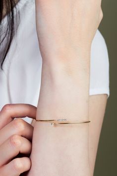 Jewellery Designing, Real Gold Bracelet, Delicate Gold Bracelet, Gold Bangles For Women, Diamond Bracelet Design, Fancy Jewelry Necklace, Gold Cuff Bracelet, Modern Gold Jewelry