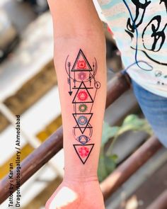 Tattoo design for men Om Chakra Tattoo, Trishul Tattoo Designs, Dna Tattoo, Om Tattoo Design, Circle Tattoos, Elements Tattoo