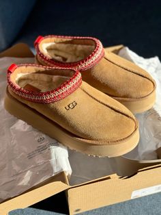 Ugg Tazz Platform, Ultra Mini Ugg, Mini Ugg Boots, Cute Uggs, Ugg Tazz, Classic Ugg Boots, Swag Shoes, Ugg Classic, Winter Outfits For Work