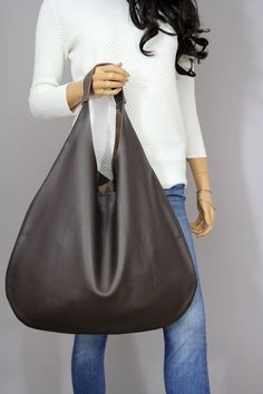 Oversized bag - Brown hobo bag Elegant and stylish hobo bag made from high quality leather.The hobo bag can be worn as a shoulder bag .Spacious interior provides room for all the daily essentials and more. This bag is perfect as your everyday bag, which can fit an IPAD, A4 files, books, magazines, cosmetic bag as well as many accessories.* Different colors* Waterproof* Easy to clean* Includes internal pockets for mobile phone and other small items.* Top closure magnet for securityHeight from top Simple Leather Bag, Types Of Handbags, Soft Leather Purse, Tan Leather Bag, Large Leather Bag, Soft Leather Bag, Large Leather Tote Bag, Oversized Bag, Sac Week End