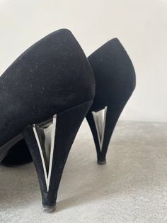 Charles Jourdan Paris black suede heeled court shoes. Almond shaped toes with a silver and perspex decoration on the front.  'V' shaped cut out detail on the heels. Heels 10 cm. Leather lining, insole and soles. Made in France. Stamped inside with a USA 8 which is now equivalent to a UK 5.5 and a EUR 38.5 and USA 7.5. Four people between a size 5 and 5 tried them on for me and this was the consensus.  Measurement inside from toe to heel is 25.5 cm.  Good condition.  Please note this is a vintage Charles Jourdan, Black Suede Heels, Shoes Uk, Court Shoes, Suede Heels, Womens Heels, Pump Shoes, V Shape, Women's Pumps