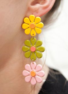 60s Fashion Jewelry, Woodstock Theme, Daisy Fashion, 60s Accessories, Jewelry Queen, Barbie Cosplay, 60s Earrings, Stephen Sanchez, 60s Jewelry