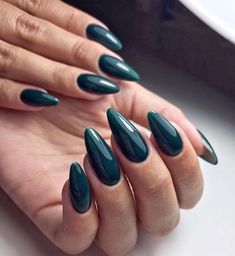 Tendenze unghie autunno inverno 2019/2020 💅🏾 ecco i colori trend ✨ Rounded Acrylic Nails, Multicolored Nails, Toe Nail Color, Nail Time, White Acrylic Nails, Nail Colours, Metallic Nails, Yellow Nails, Fabulous Nails