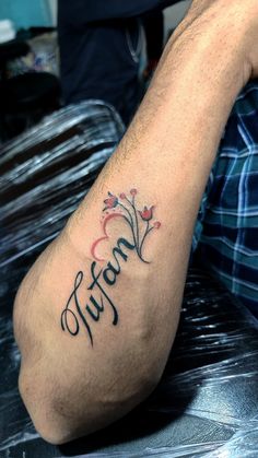 a man with a tattoo on his arm that reads,'suffron '