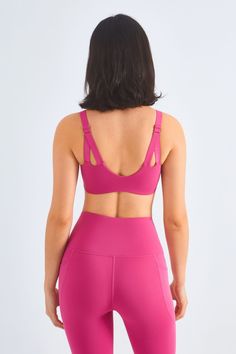 SOUTIEN-GORGE LONG CROISÉ:
Ce magnifique soutien-gorge à bretelles a une apparence unique combinant un style à bretelles et une découpe ouverte dans le dos. L'élégant dos ouvert croisé est conçu pour montrer parfaitement votre ligne de dos sexy, et la découpe spéciale met en valeur votre style personnalisé. Lorsque vous recherchez quelque chose d'unique et d'élégant, cela peut être le meilleur choix pour vous !

LEGGING TAILLE HAUTE À LA CHEVILLE:
Ce legging utilisant un tissu extensible dans le Pink Full Coverage Sports Bra With Built-in Bra, Supportive Pink Activewear With Built-in Padding, Compressive Training Bra With Built-in Padding, Functional Workout Bra With Built-in Support, Sculpting Gym Activewear With Built-in Bra, Compression Gym Bra With Built-in Support, Compressive Workout Bra With Built-in Padding, Sculpting Activewear With Built-in Padding For Yoga, Sculpting Activewear With Built-in Padding For Workout