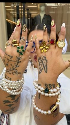 Y2k Jewellery, Dope Jewelry Accessories, Jeweled Shoes, Earthy Jewelry, Jewelry Accessories Ideas, Dope Jewelry, Jewelry Fashion Trends, Funky Jewelry, Simplistic Tattoos