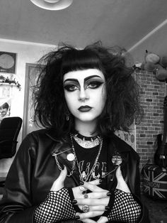 Trad Goth Hair, Trad Goth Makeup, 80s Goth