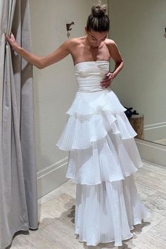 Sweet 16 Dress White, White Long Formal Dress, Simple White Long Dress, Prom Dresses White, White Prom Dresses, Formal White Dress, Birthday Fit Ideas, Wedding Dress Ruffle, Tiered Wedding Dress