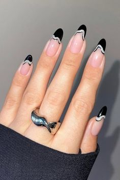 22+ Festive December Nails (Including Christmas Nails) for Your Holiday Mani Cute Black Nails, Black Silver Nails, Silver Nail Designs, Blinding Lights, New Years Eve Nails, December Nails, Gold Nail Designs, Black Nail Designs, Tip Nails