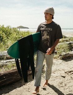 Surfer Guy Style, Surfer Boys Style, Surfer Boy Outfits, Surfer Boy Aesthetic, Mens Surfer Style, Surfer Outfit, Surf Style Men, Surfer Guys, Surfer Lifestyle