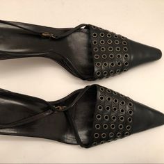 Burberry Porsum Black Leather Shoe With Heel And Gromit Front Detail Hard To Find. In Great Condition Hardly Worn. A Very Great Brass Hardware Detail On The Straps And Back Of Shoe. These Are So Amazing And Work With Everything! They Are Truly Timeless! Burberry Black, Burberry Shoes, Black Leather Shoes, Brass Hardware, Hard To Find, Leather Shoes, Shoes Women Heels, Burberry, Shoes Heels