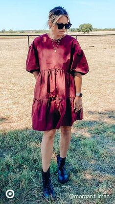 Tiered dresses are trending for fall. Find outfits & fall fashion ideas to dress up for weddings & dates in 2020. Transition To Fall Outfits, Boho Fall Outfits, Fall Outfits 2022, Tiered Dresses, Dresses Fall, Outdoor Weddings, Boho Fall, 2022 Fashion, Outfits 2022