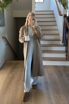 Lounge Thanksgiving Outfit, Christmas Day Lounge Outfit, Casual Lounging Outfits, Holiday Cozy Outfit, Comfy Work Casual Outfits, Casual Lounge Outfits Winter, Comfy Sets Outfits, Morning Walk Outfit Winter, Loungewear Sets For Women