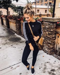 Adidas Originals TRF Sweatshirt. Winter Fitness, Adidas Outfits, Street Mode, Look Legging, Athleisure Trend, Legging Outfits, Closet Inspiration