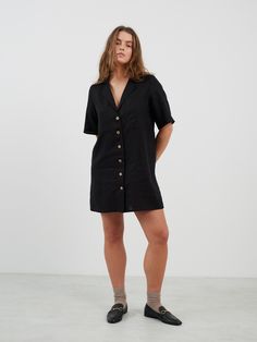 IDA is a short sleeve linen bowling mini shirt dress. DETAILS - Short sleeve - Label collar - Mini length - Small coconut buttons closure - 100% lightweight European linen fabric - Cut and sewn to order just for you in our studio COLOR - Black, you can also choose other colors above - Fabric samples are available here https://www.etsy.com/listing/586569696/linen-fabric-samples SIZING & FIT - Relaxed, loose fit - Model is 5'6" / 172 cm and wearing a size M CARE FOR LINEN - Machine wash up to 30ºC Casual Mini Linen Dress, Summer Short Sleeve Button Shirt Dress, Trendy Short Sleeve Shirt Dress For Day Out, Casual Linen Mini Dress With Relaxed Fit, Relaxed Fit Short Sleeve Mini Dress With Pockets, Casual Linen Mini Dress, Short Sleeve Mini Dress With Pockets In Relaxed Fit, Casual Collared Mini Dress For Work, Relaxed Fit Mini Dress With Pockets And Short Sleeves