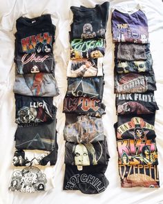 Rock Tshirt Outfit Women, Outfits With Band Tees, Band Shirts Outfits, How To Style Band Tees, Band Shirt Outfits, Topi Vintage, Band Clothes, Band Tee Outfits