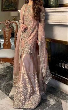 Walima Guest Outfit, Nikkah Guest Outfit, Pink Pakistani Suit, Nikah Dress Pakistani, Pakistani Engagement Dresses, Pink Gharara, Eid Outfit Ideas, Desi Clothing, Nikah Outfit