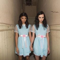 One Dress With Pink Ribbon. Size Medium. Colors: Light Blue, White, Pink. 70% Cotton. Dress Like The Grady Twins From Stanley Kubrick's Infamous Horror/Scary Movie, The Shining. Perfect For Halloween, Costume Parties. Cult Classic Halloween Costumes, Aesthetic Halloween Costumes, Twin Costumes, Kostum Halloween, Twin Halloween, Twin Halloween Costumes, Friend Costumes