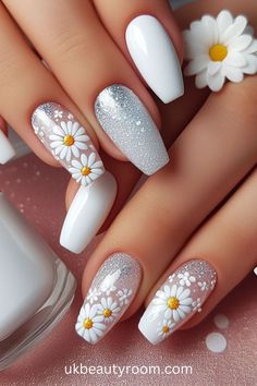 Square Nail Nail Art, White Nail Gel Design, Nail Gels Design, Clear Nail Flower Designs, Nail Floral Designs, Clear Nails With Daisies, June 2024 Nails, Floral Nails Acrylic, Clean Summer Nails