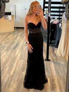 Silhouette:?A Line Waist: Natural Sleeve Length:?Sleeveless Fabric: Lace Shown Color:?Black Built-In Bra: Yes Formal Dresses Black, Black Formal Dresses, Prom Dresses Strapless, Black Lace Evening Dress, Strapless Prom Dress, Floor Length Prom Dresses, Prom Ideas, Black Dress Formal, Black Formal