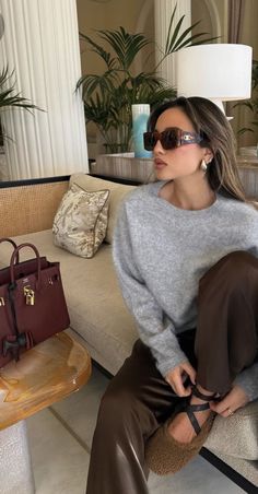 Wealthy Woman Aesthetic, Cozy Chic Outfit, Wealthy Woman, Woman Aesthetic, Looks Street Style, Cozy Chic, Chic Outfit, Casual Chic Style, Autumn Outfit