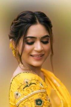 Haldi Bun Hairstyles For Bride, Messy Indian Bun, Simple Marathi Bride Look, Bun Front Hairstyle Indian, Bun Hairstyles Indian Front Look, Hairstyle For Function Indian, Messy Bun For Indian Bride, Messy Bun South Indian Wedding, Traditional Hairstyle South Indian