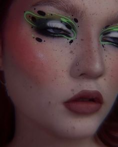 Catwalk Makeup, Alien Makeup, Punk Makeup, Alien Aesthetic, Rave Makeup, Graphic Liner