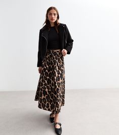 New Look Brown Leopard Print Poplin Cotton Skirt. A versatile leopard-print staple for this season and next, this midi skirt is made from cotton poplin and designed with a comfortable elasticated waist for all-day comfort. Material: cotton poplin Fit: A line Length: midi Colour: brown/black Waist: high rise Fastening: elasticated waist Design: leopard print  Model: 5'9"/175cm and wears UK 10/EU 38/US 6. Printed Midi Skirt Outfit, Midi Rok Outfit, Leopard Midi Skirt Outfit, Leopard Print Skirt Outfit, Midi Outfit, Midi Rock Outfit, Printed Skirt Outfit, Midi Outfits, Tall Skirt