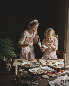 Holiday Photoshoot, Christmas Photography, Midnight Sun, Kitchen Photos, People Photography, Cafe Food, Little People, Baby Pictures, Family Christmas