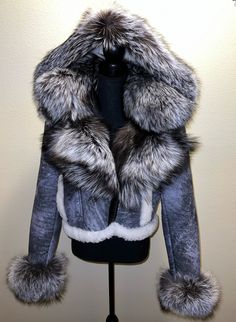 Aesthetic Winter Jacket, Winter Fur Outfits, Queen Ii, Genderless Fashion, Fur Jackets, Brand Ideas, Clothing Pieces, Winter Outfit Inspiration, Fox Fur Coat