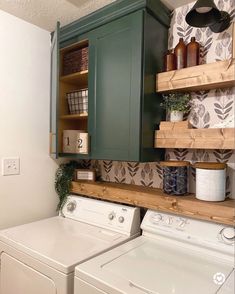 Vintage DIY Laundry Room Refresh @michellaseelye Washer And Dryer Countertop, Laundry Room Closet Ideas, Room Closet Ideas, Home Decor Laundry Room, Laundry Room Refresh, Baie Vintage, Laundry Room Decor Ideas, Laundry Organizer