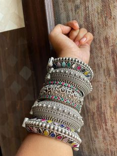 Indian Ornaments, Oxidised Bangles, Ankle Bracelets Diy, Boho Inspo, Vintage Silver Jewelry, Hand Accessories