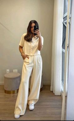 Rich Women Outfits Casual, Basic Feminine Outfits, Feminine Modest Style, Casual Feminine Outfits Aesthetic, Women Travel Outfits, Vacation Outfits Casual, Singapore Beach, Travel Day Outfit, Comfy Travel Outfit Summer