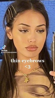 Eyebrow Thinning, 90s Eyebrows, Eyebrow Ideas, Long Eyebrows, Eyebrows Goals, 90s Makeup Look, Straight Eyebrows, Light Eyebrows, Straight Brows