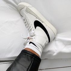 Blazer Mid 77 Outfit, Nike Blazers Outfit, White Fashion Sneakers, Jeezy, Shoe Inspiration, Aesthetic Shoes