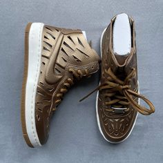 Brand New Never Worn Brown Sneakers Outfit Women's, Best Shoes For Women, Shoes Af1, Gym Photoshoot, Nike Shoes Women Fashion, Wardrobe Interior, Sneaker Outfits Women, Shoe Designs, Stylish Footwear