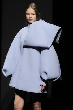 Dice Kayek Couture Fall Winter 2014 Paris Sculpture Fashion, Architectural Fashion, Dice Kayek, Bouchra Jarrar, Lucet, Fashion Silhouette, 3d Fashion, Viktor Rolf