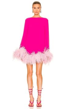 Ostrich Feathered Backless Dress Produced with real Ostrich feathers and high quality Valentino Crepe fabric Tafta Dress, Eclectic Wardrobe, Dress With Feathers, Feather Gown, Diy Outfits, Geek Girl, Statement Fashion, Christy Turlington, Jane Birkin