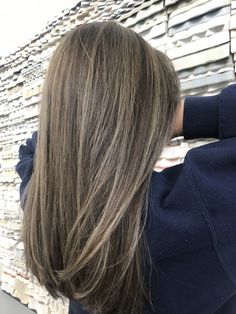 Ashy Highlights Brown Hair, Cold Brunette Hair, Smokey Brown Hair, Ashy Brown Hair With Highlights, Ashy Highlights On Dark Hair, Hair Color Y2k, Cold Brown Hair, Ashy Highlights, Ashy Brown Hair