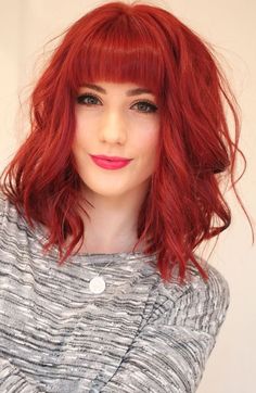 Découvrez ces 30 Belles Coupes Courtes Avec Frange : Magnifique | Coiffure simple et facile Red Hair With Bangs, Cheveux Oranges, Short Red Hair, Hair Color Auburn, Hair Bangs, Fringe Hairstyles, French Twist, Short Hair With Bangs