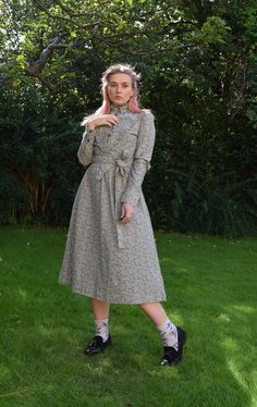 A beautiful vintage Laura Ashley dress. Made in Carno, Wales The fabric is a mid-weight cotton corduroy, which is light green with a blue and purple floral pattern. The front of the dress has a high ruffled collar and a v shaped design to the chest. Fastens with buttons to the waist, and also a hidden side zip. One pocket in the skirt!   Comes with original waistband In very good vintage condition with no signs of wear. Marked as a UK 14 / eu 40 / Us 12 but comes up smaller Chest: 39"/ 98cm Wais Neck Ruffle Collar, Cord Dress, Vintage Laura Ashley, Laura Ashley Dress, Ruffled Collar, 70s Dress, Ruffle Collar, Neck Ruffle, Dresses Uk