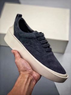 Smart Casuals, Minimalist Sneakers, Kicks Shoes, Black Men Street Fashion, Mens Fashion Edgy, Men Street Fashion, Shoes World, Mens Fashion Casual Outfits, Mens Casual Dress