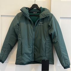 Arc’teryx Atom Heavyweight Hoody. Women’s In Xs Boxcar Color. Tags On. Not Worn! Very Warm. Inside Pocket And Adjustable Hood. Arc Teryx Jacket, Fall 24, Box Car, Green Jacket, Atom, Green Color, Inside Pocket, Jackets & Coats, Jackets For Women